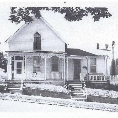 1867 Gothic Vandeventer Home Сейнт Джоузеф Екстериор снимка